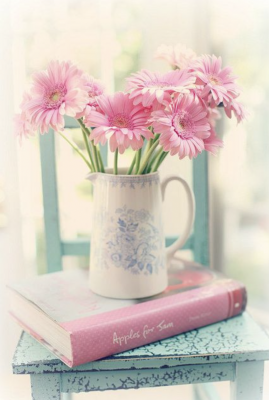 Bücher und Blumen