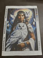 Indianisches Mädchen mit weißer Eule